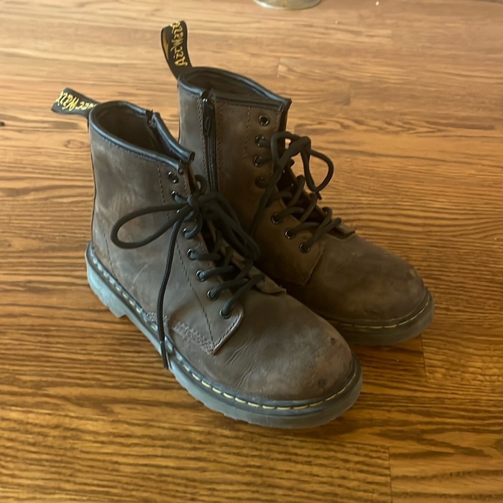 Kids Dr. Martens Air Wair brown leather boots size 3 youth